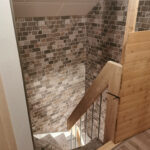 Fliesenarbeiten im Treppen-Flur